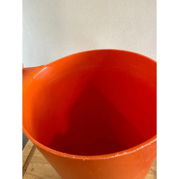 Rubbermaid Orange One Gallon Pitcher - Picture 3 of 5